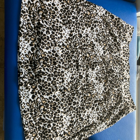 Elastic waist knit stretchy skirt. Two front pockets. Heavy knit - Picture 8 of 8